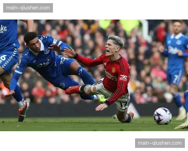 实时：曼联对阵埃弗顿上半场结束，凭借加纳乔点射曼联暂时1-0领先